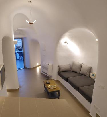Exo Gonia House | Santorini Cave Suite