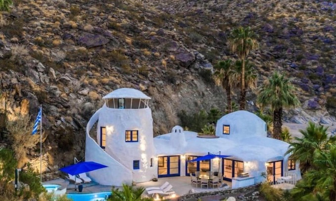 The Mesa House | Santorini House | Panoramic Palm Springs Views