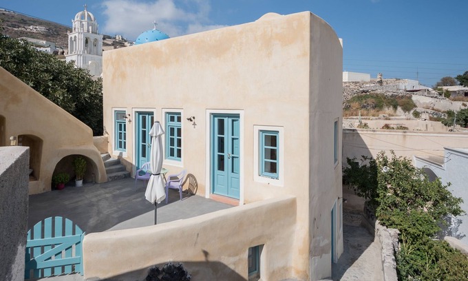 Episkopi Gonias House | Santorinio Yellow House