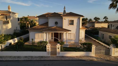 Vale do Garrao Villa | Santos Villa in Quinta do Lago