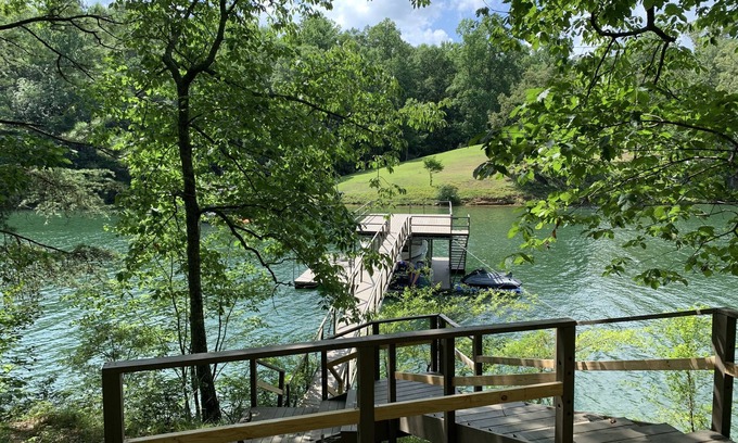 Crane Hill House | SanTrabin on Smith Lake in a quiet cove!