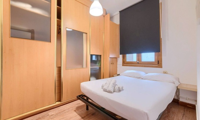 Santutxu Apartment | Santuchu Urban Escape Cozy Apartment with Easy Metro Access