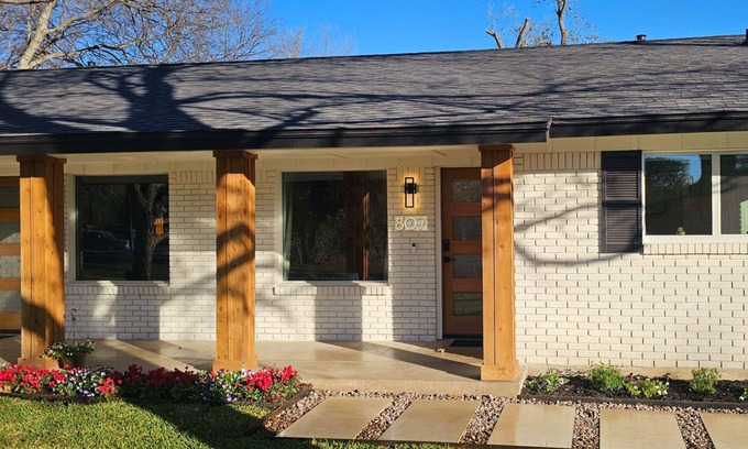 Georgetown House | Sapphire Gem - In Downtown Georgetown