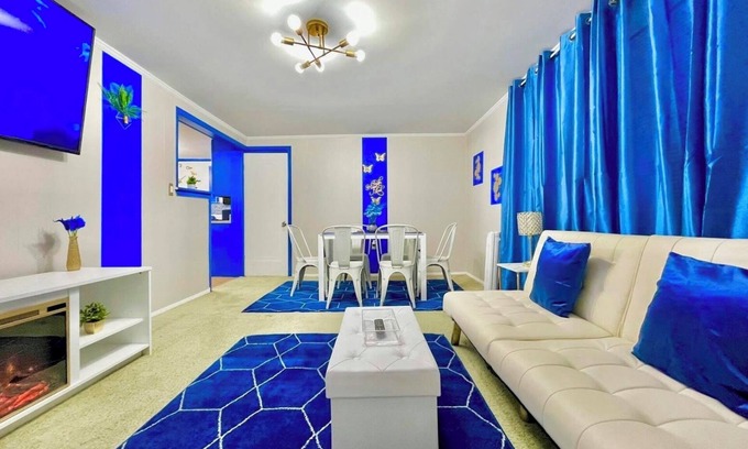 Old Brooklyn House | Sapphire Haven: Charming 1BR Upper Unit Retreat | Laundry, Parking, Safe Location 8 Min to Airport
