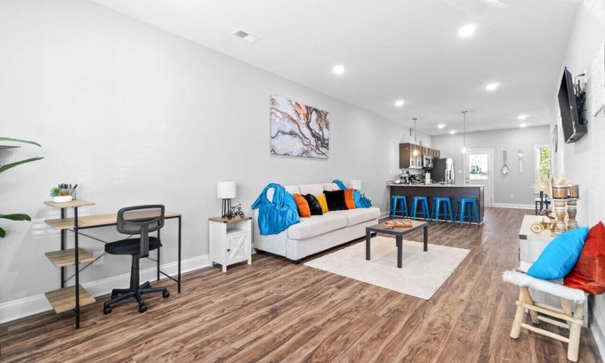 Clarksville House | Sapphire Oasis: A Luxurious Townhouse Retreat near Nashville & Ft Campbell