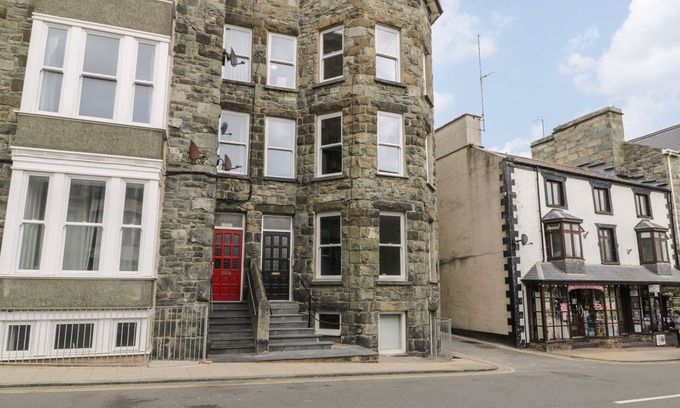 Barmouth Cottage | SAPPHIRE SUITE, country holiday cottage in Barmouth