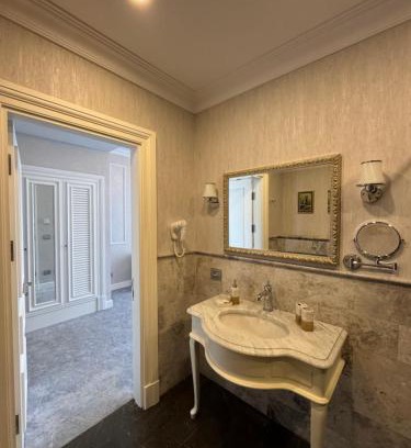 Baku Bed & Breakfast | Sapphire Zugulba Hotel