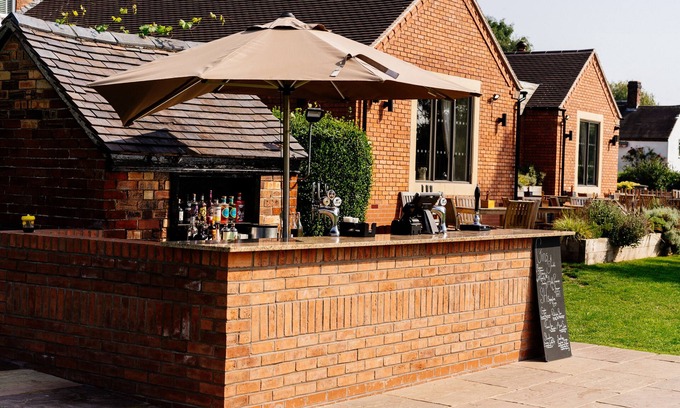 Amerton Hotel | Saracens Head