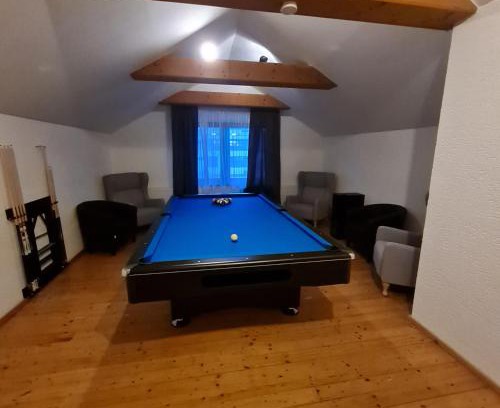 Ottnang am Hausruck Apartment | Sarahs Village Apartment - Billiard und Kamingeflüster