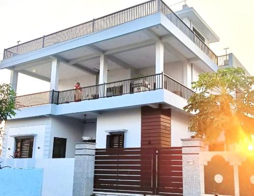 Lansdowne House | Saranam