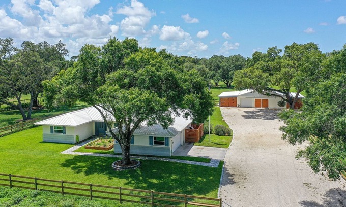 Braden River House | Sarasota, FL/Ranch Setting/Siesta Key Beach/City - County of Sarasota