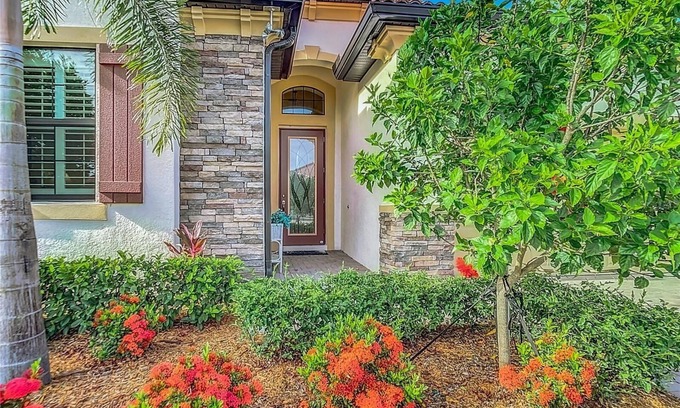 Venice House | Sarasota National - 3 bed 3 bath w/den