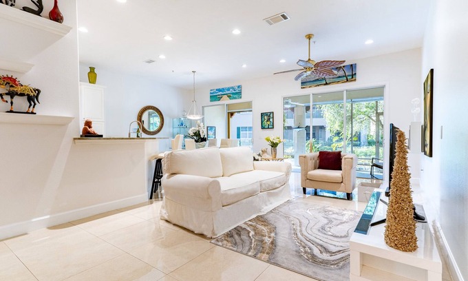 Palmer Ranch House | Sarasota Square Sleek Townhouse w/ Pool