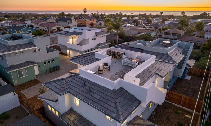 Grover Beach House | Saratoga Oceanview House w/Rooftop Deck