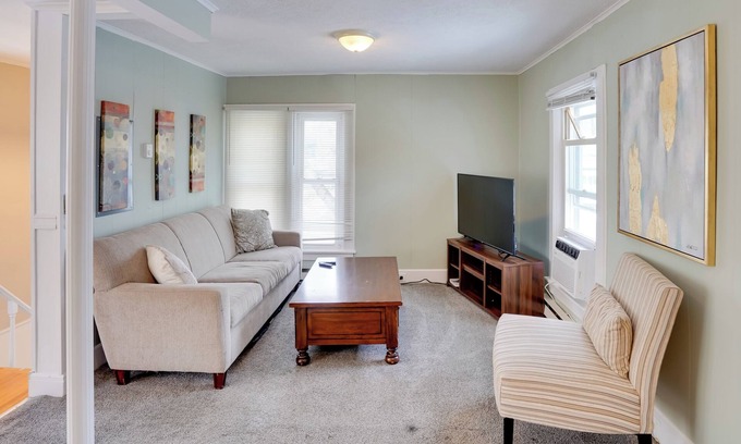 Saratoga Springs Apartment | Saratoga Springs Apartment 1/2 Mi to Downtown