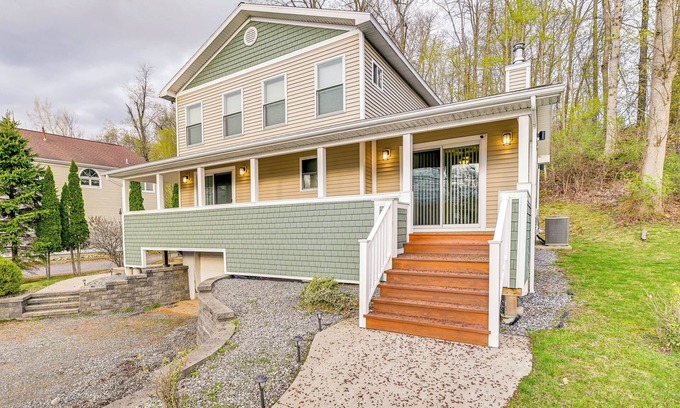 Saratoga Springs House | Saratoga Springs Vacation Rental w/Lake Views!