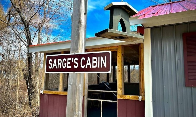 Bergland House | Sarge’s Cabin ~ Close to Trails 8 and 13!