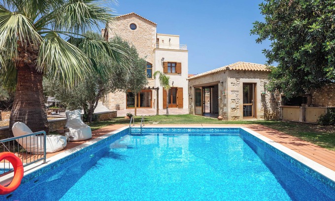 Roussospiti Villa | Saridakis Villa, a multi-generational Retreatn