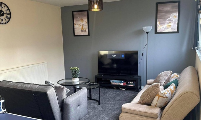 Little Hay House | Sark drive Serenity-Cosy 3BR House in Birmingham