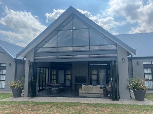 Vredefort House | Sasavona Cottage - 349 Vaal de Grace Golf Estate