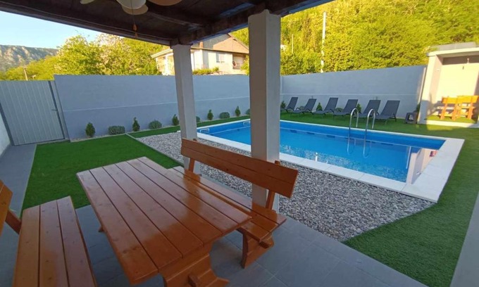 Trn Apartment | Sasha Apartment and Swimming Pool