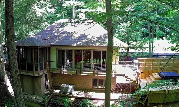 Hostetter Cottage | Satori Cottage-uber private, stream side, meditative 2 BR, 2 BA getaway!