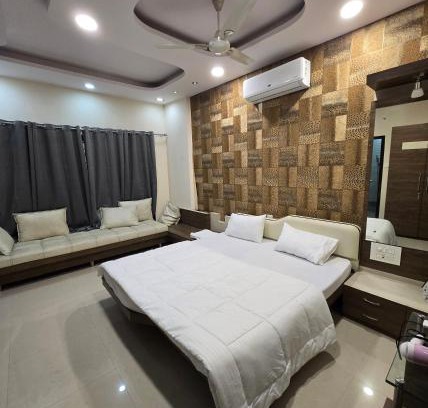 Indore Apartment | Satyabhama HomeStay-Ruby- Luxury one RK appartment