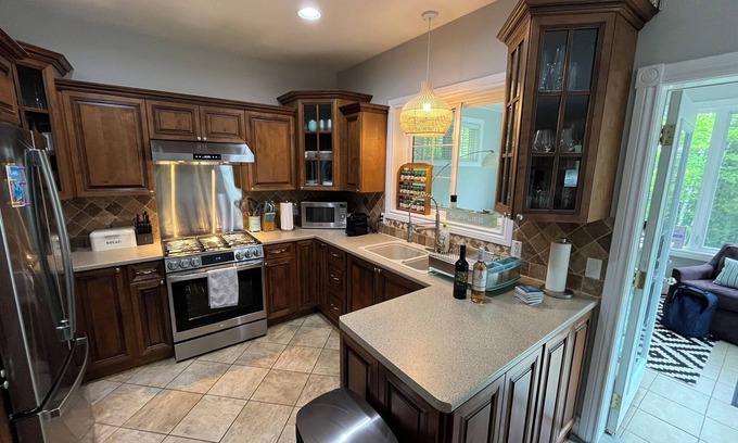 Sauble Beach House | Sauble Beach Retreat. Family-friendly & privacy! 5-min away from the beach