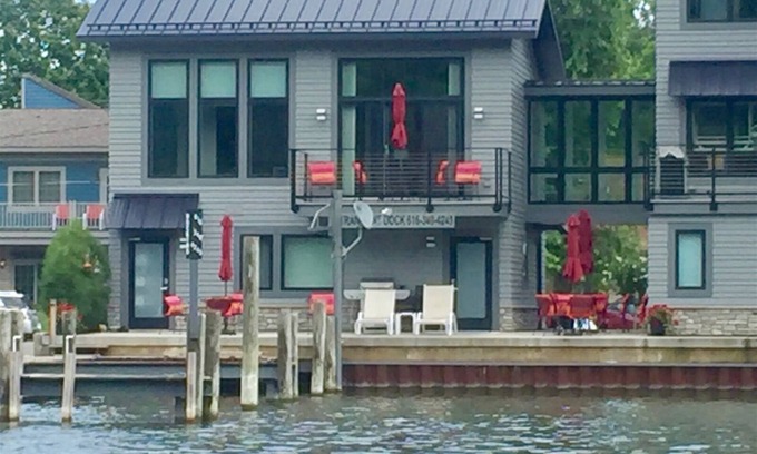 Saugatuck House | Saugatuck Landings Upper Condo