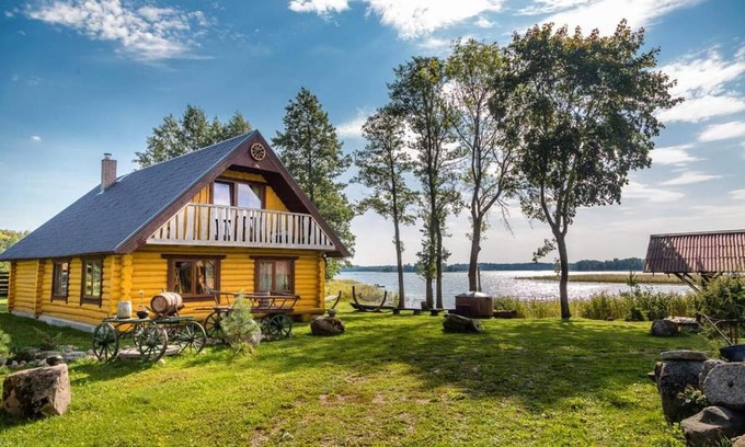 Latgale House | Saullēkti ozolos pie Ežezera
