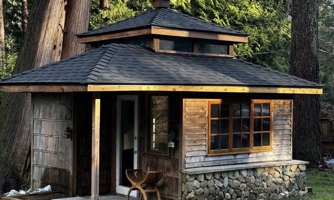 Bowen Island House | Sauna + Cold Plunge @ Boho House on Bowen Island