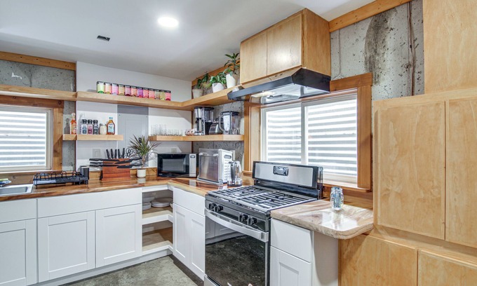 Bozeman Apartment | Sauna, Cold Plunge & More! Belgrade Getaway