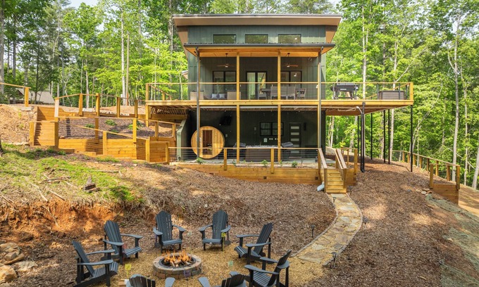 Ellijay Cabin | Sauna -Jumbo Hot Tub w TV- Resort -Privacy- 5 Star