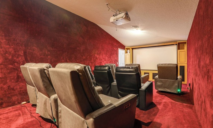 Wellington Apartment | Sauna + Pool Access: Luxe Wellington Apt!