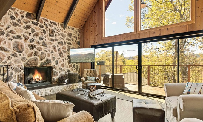 Lake Arrowhead Cabin | Sauna + Spa Lakeview Lodge Retreat Dog Friendly
