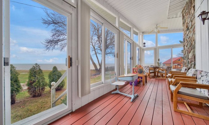 Richmondville House | Sauna & Sun: Grandview Beachfront Haven!