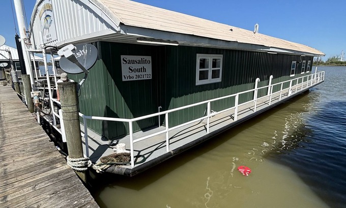 Venice Boat Rental | Sausalito South- Spacious, Comfortable, and Clean Houseboat