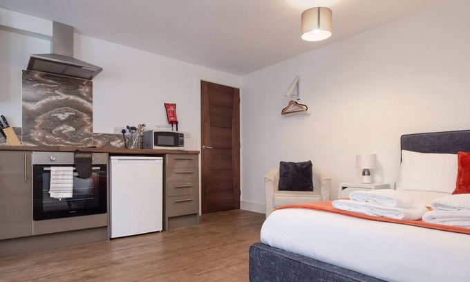 Oadby Apartment | SAV Apartments Flat 8 - 1 Bed Luxury Studio Apartment-Regent Road - Leicester