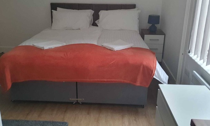Thorpe Satchville Apartment | SAV Apartments Flat 3- Twin Studio Regent Road
