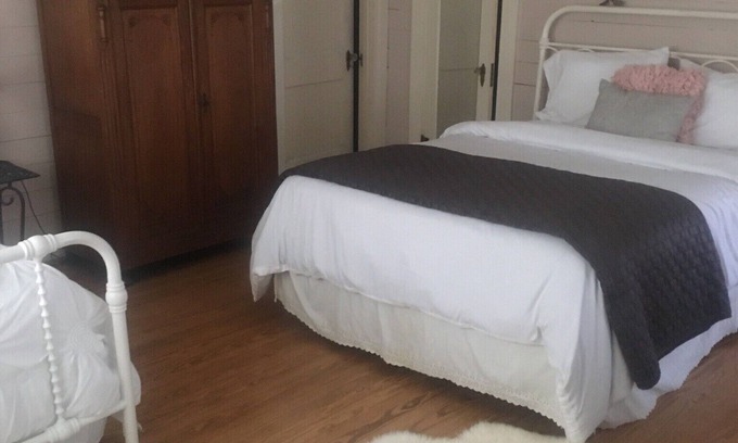 Carmine Bed & Breakfast | Savanna Room