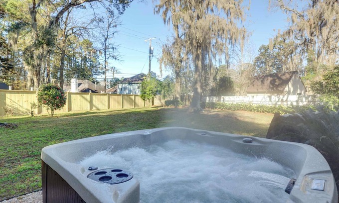 Savannah House | Savannah Escape~Hot Tub, Dog Friendly, Wifi & W/D