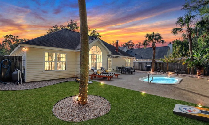 Savannah House | Savannah Jazz Fest Getaway Pool + Game Room + Fire Pit