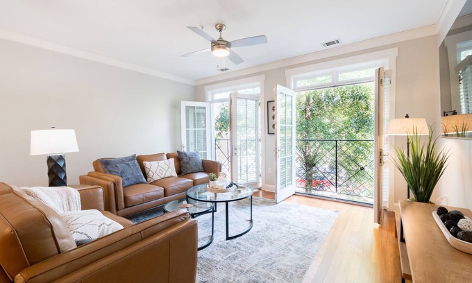 Old West Broad Neighborhood Condo | Savannah Residences|Private Parking|2BR/2BA