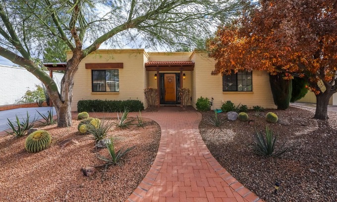 Green Valley Desert Meadows House | Save 15% off the one day rate when you book 28 days or more!