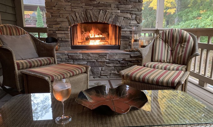 Cullowhee House | SAVE ON HOLIDAYS AND 2026 RATES Relax in the Mountains, Fireplaces & Waterfalls