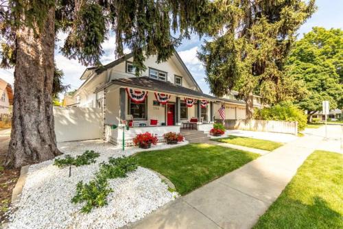 Fort Grounds House | Save With Weekly Stays 3 Bedroom House Across From North Idaho College