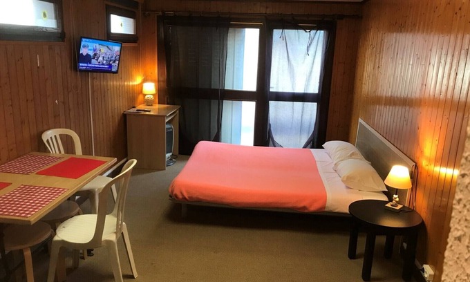Saint-Julien-en-Genevois Hotel | SAVOIE HOTEL * * * AT THE GATES OF GENEVA