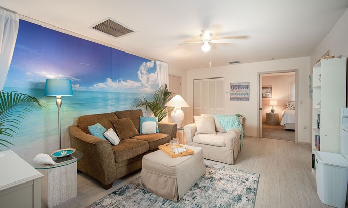 Hudson Bayou Apartment | Savor Sarasota's Summer: Best restaurents, Top Beach in US!