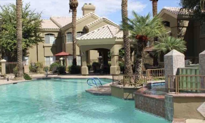 Paradise Valley Village Condo | Savor Scottsdale in this Mid-century Modern Condo