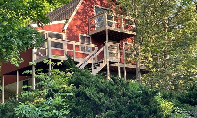 Bushkill Ski Chalet | Saw Creek Cabin - Regent Hilltop